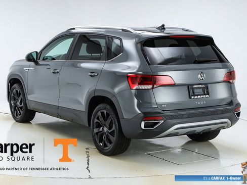 Used 2023 Volkswagen Taos SE w/ Panoramic Sunroof Package image 7