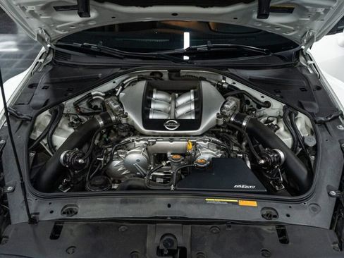 Used 2010 Nissan GT-R Premium AWD/4WD image 19