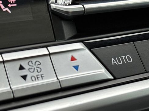 Used 2022 BMW X6 xDrive40i w/ M Sport Package image 30