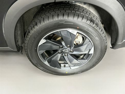 Used 2025 Nissan Rogue SV AWD/4WD image 11