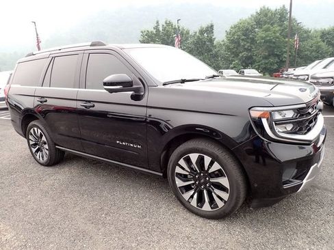 Used 2025 Ford Expedition Platinum w/ Driver's Package AWD/4WD image 11