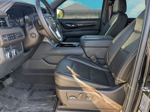 Used 2024 GMC Yukon XL Denali image 5