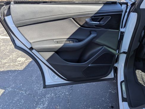 Used 2024 Audi Q8 Prestige image 26