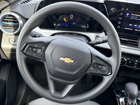 Used 2026 Chevrolet Trax LT image 17