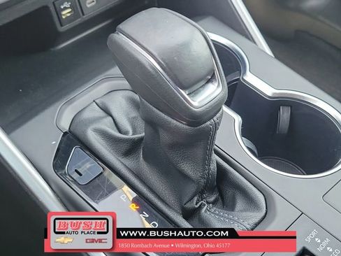 Used 2024 Toyota Highlander LE AWD/4WD image 32