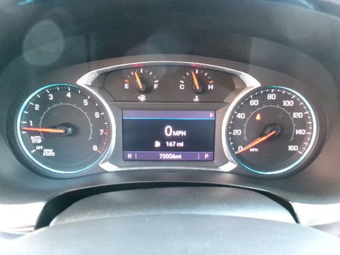 Used 2021 Chevrolet Traverse LT FWD image 25