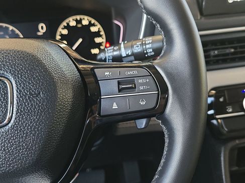 Certified 2025 Honda Pilot Touring image 18