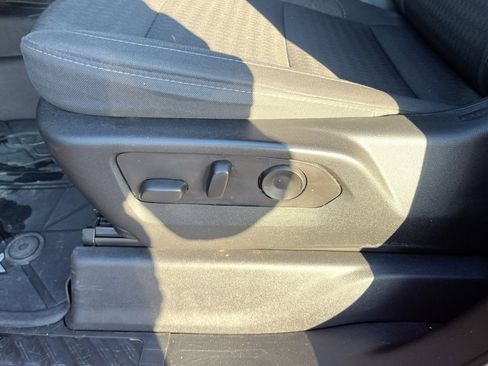 Used 2024 Chevrolet Silverado 2500 Custom w/ Custom Value Package image 17