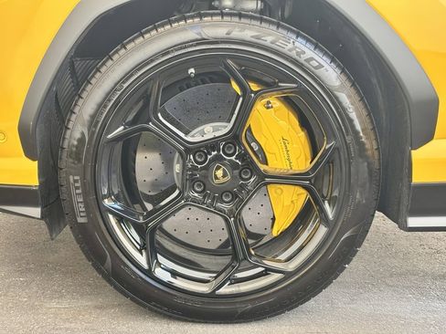 Used 2022 Lamborghini Urus image 15