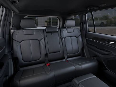 New 2025 Jeep Grand Cherokee Limited w/ Black Appearance Package AWD/4WD image 16