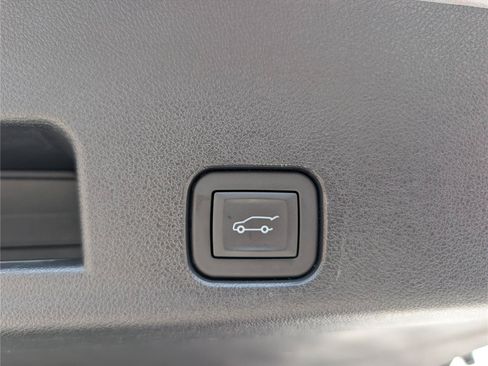 Used 2025 GMC Acadia AT4 AWD/4WD image 15