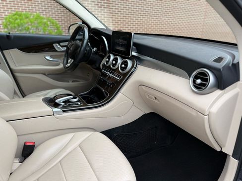 Used 2018 Mercedes-Benz GLC 300 4MATIC image 36
