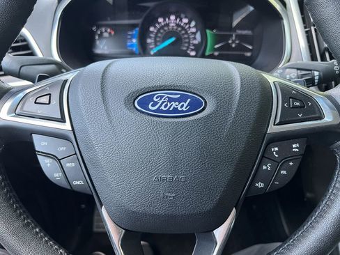 Used 2018 Ford Edge Titanium w/ Equipment Group 301A AWD/4WD image 21