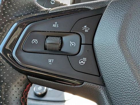 Used 2024 Chevrolet Trax RS FWD image 12