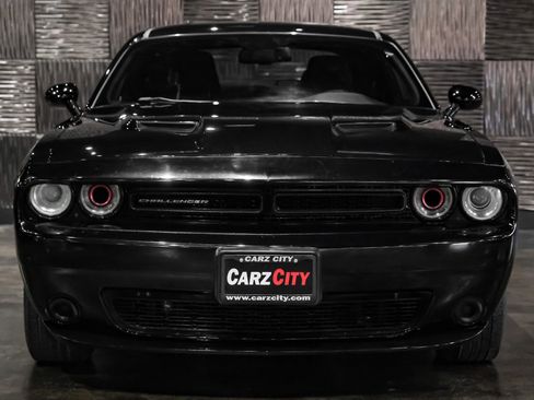 Used 2015 Dodge Challenger SXT image 5