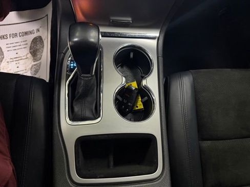 Used 2020 Jeep Grand Cherokee Altitude image 23