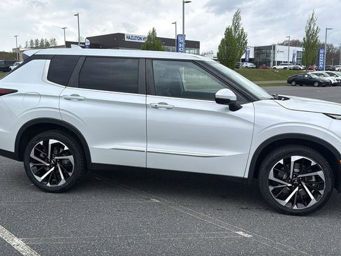 Used 2022 Mitsubishi Outlander SE AWD/4WD image 3