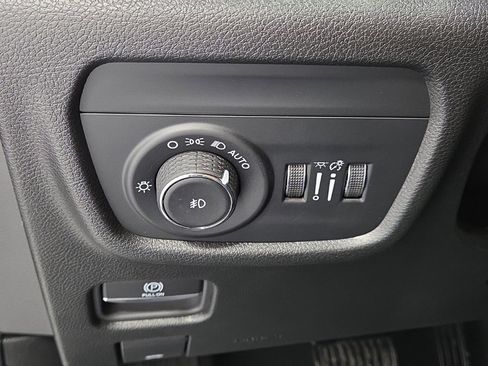 Used 2024 Jeep Grand Cherokee Limited w/ Black Appearance Package image 30