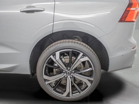 New 2025 Volvo XC60 B5 Ultra w/ Climate Package image 14