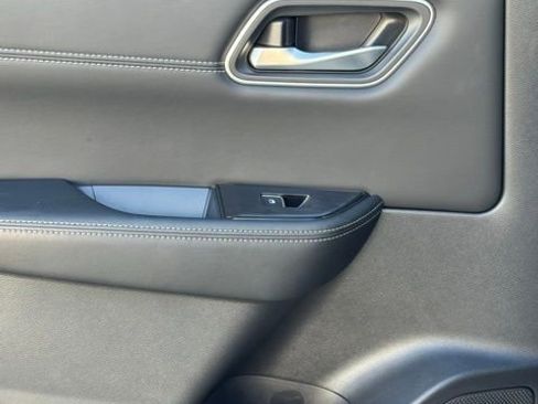 Used 2025 Nissan Rogue Platinum w/ Platinum Premium Package image 25