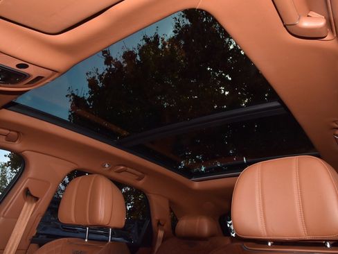 Used 2020 Bentley Bentayga image 33