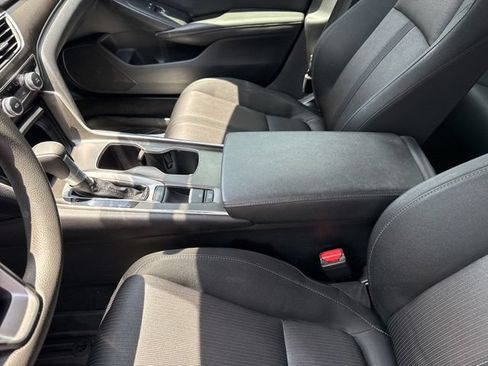 Used 2019 Honda Accord EX image 10