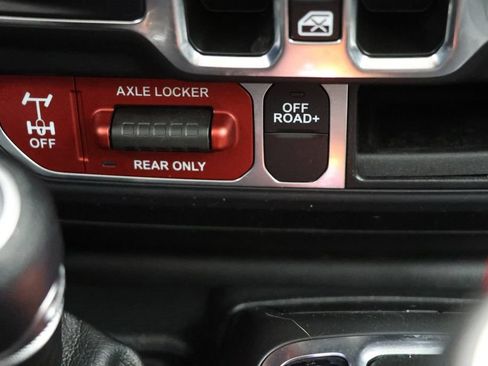 Used 2024 Jeep Wrangler Unlimited AWD/4WD image 25