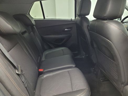 Used 2020 Chevrolet Trax LT w/ LT Convenience Package AWD/4WD image 19