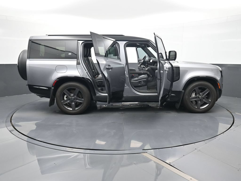 Used 2024 Land Rover Defender 130 X-Dynamic SE AWD/4WD image 30
