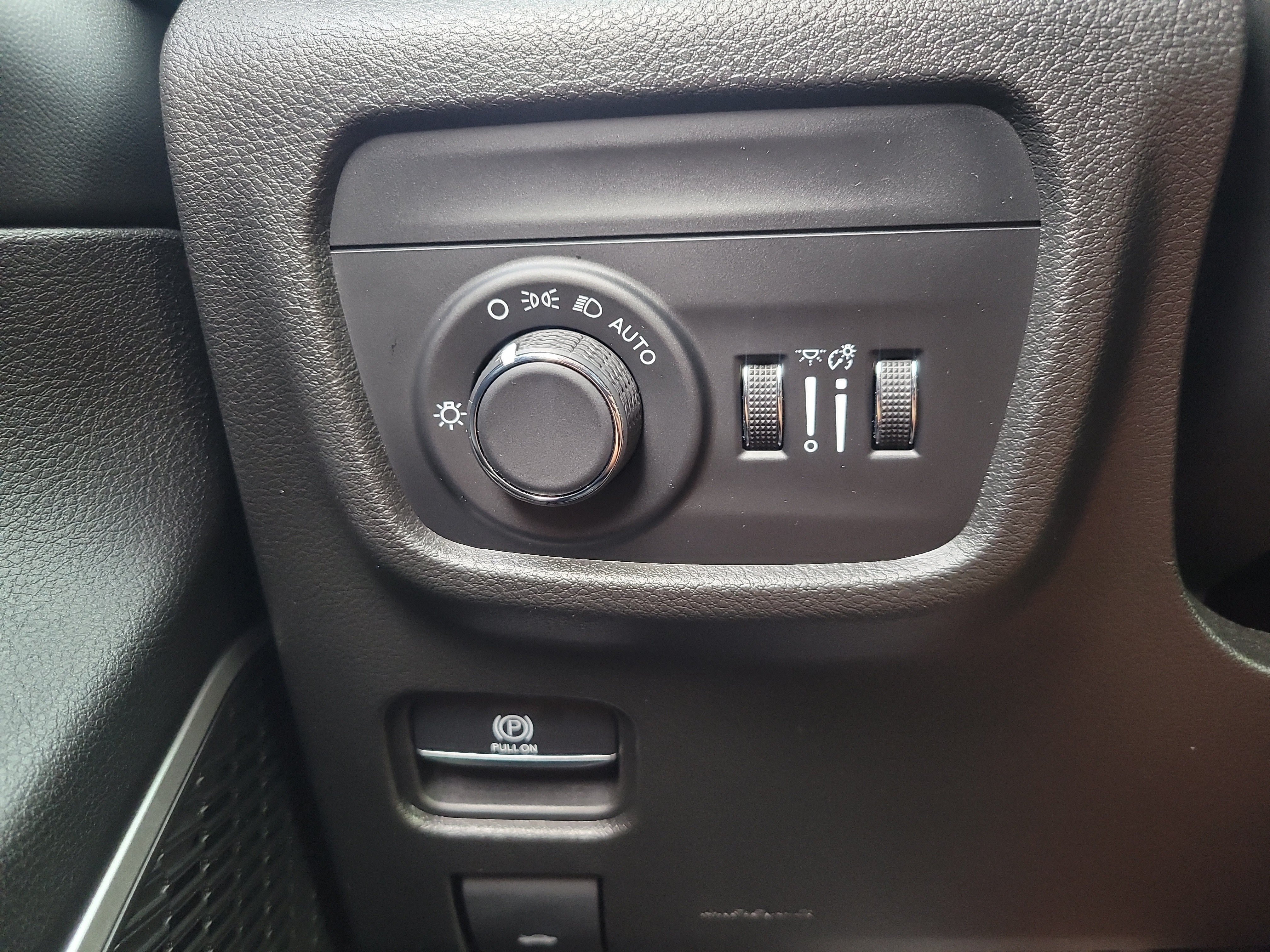 Used 2022 Jeep Grand Cherokee Altitude AWD/4WD image 31