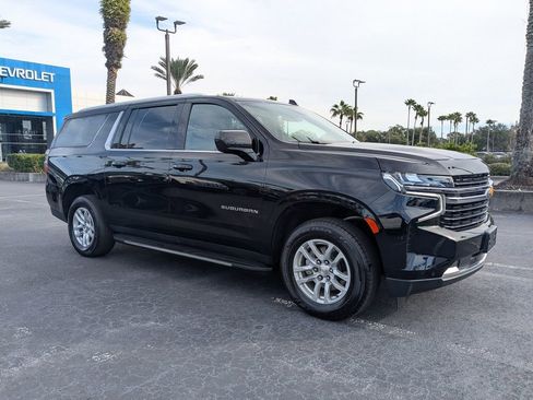 Used 2024 Chevrolet Suburban LT image 2