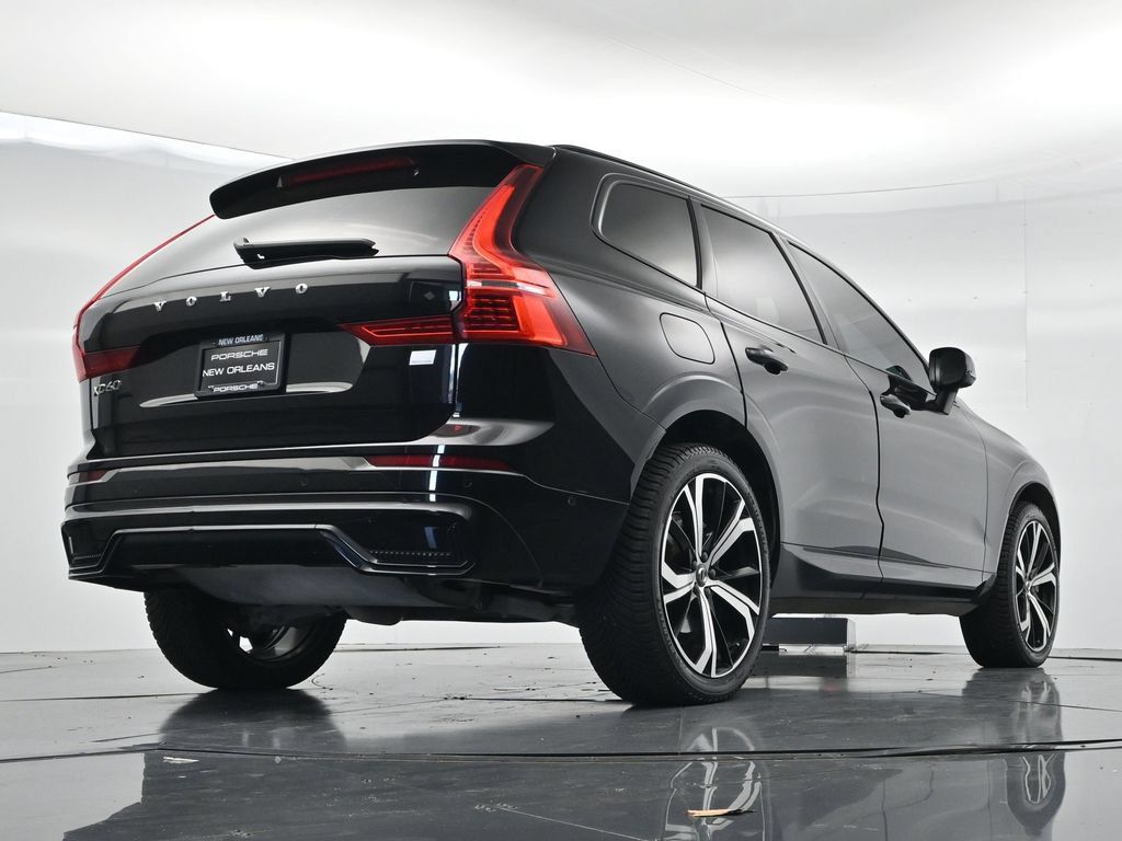 Used 2022 Volvo XC60 T8 R-Design w/ Advanced Package AWD/4WD image 24