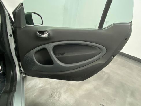 Used 2019 smart fortwo electric drive RWD image 42