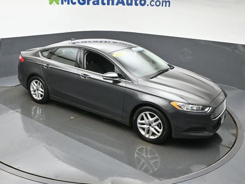 Used 2016 Ford Fusion SE image 3