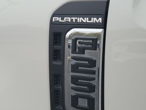 Used 2024 Ford F250 Platinum image 9