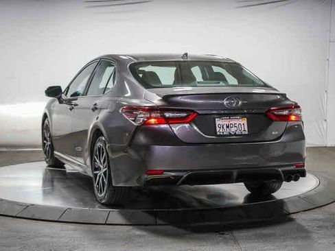 Certified 2022 Toyota Camry SE image 4
