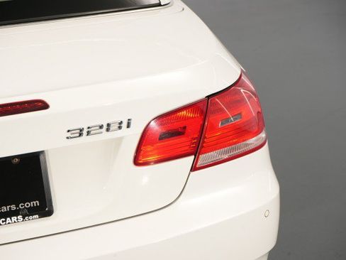 Used 2010 BMW 328i Convertible RWD image 17