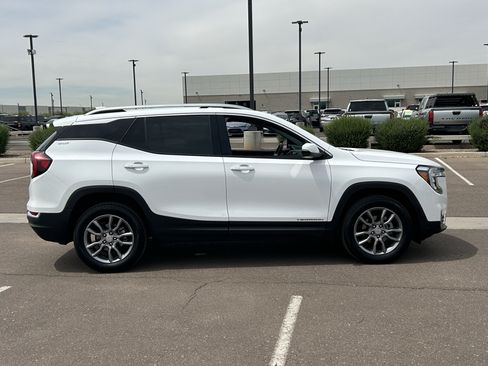 Used 2024 GMC Terrain SLT AWD/4WD image 6
