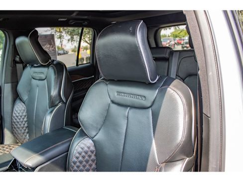 Used 2025 Jeep Grand Cherokee Summit w/ Obsidian Package AWD/4WD image 30