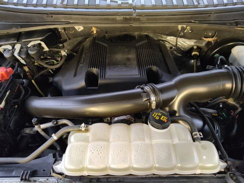 Used 2020 Ford Expedition XLT image 30