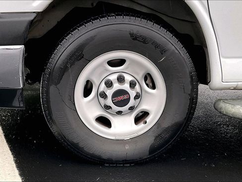 Certified 2024 GMC Savana 2500 w/ Driver Convenience Package image 8