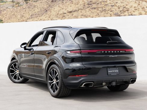 Certified 2025 Porsche Cayenne E-Hybrid AWD/4WD image 3