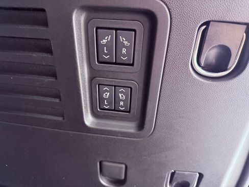 Used 2025 Chevrolet Traverse High Country image 16