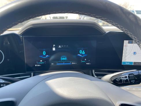 Used 2025 Hyundai Elantra SEL image 44