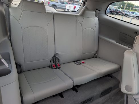 Used 2017 Buick Enclave Leather FWD image 13