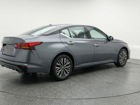 Used 2025 Nissan Altima 2.5 SV FWD image 9