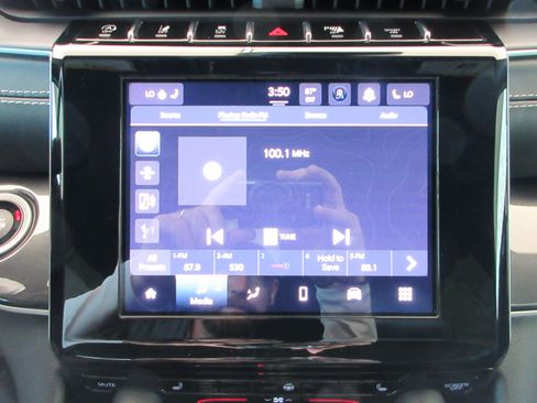 Used 2023 Jeep Grand Cherokee Altitude AWD/4WD image 38