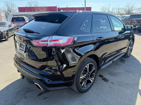 Used 2023 Ford Edge ST image 3