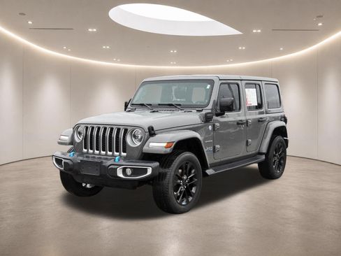 Used 2023 Jeep Wrangler Unlimited Sahara w/ Cold Weather Group AWD/4WD image 3