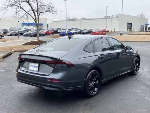 Used 2025 Honda Accord SE image 11